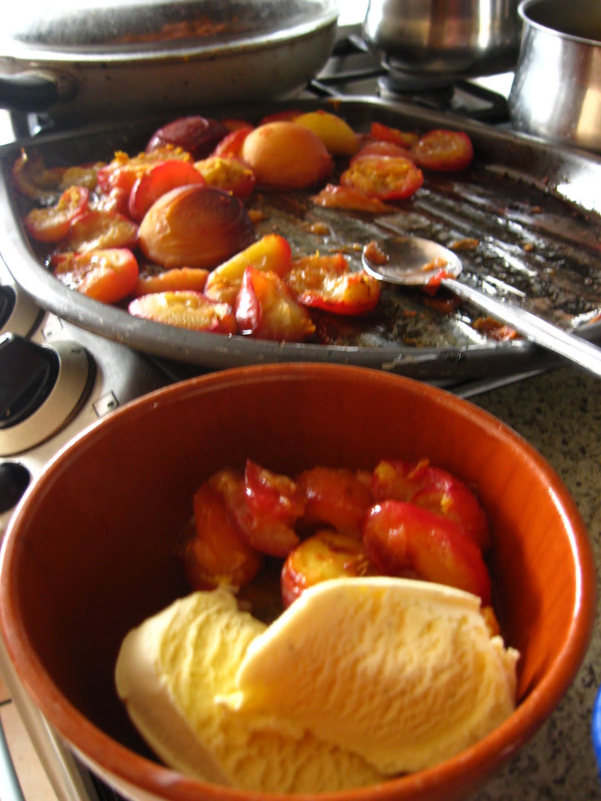 Novella Baking Stewed Fruit Dessert!