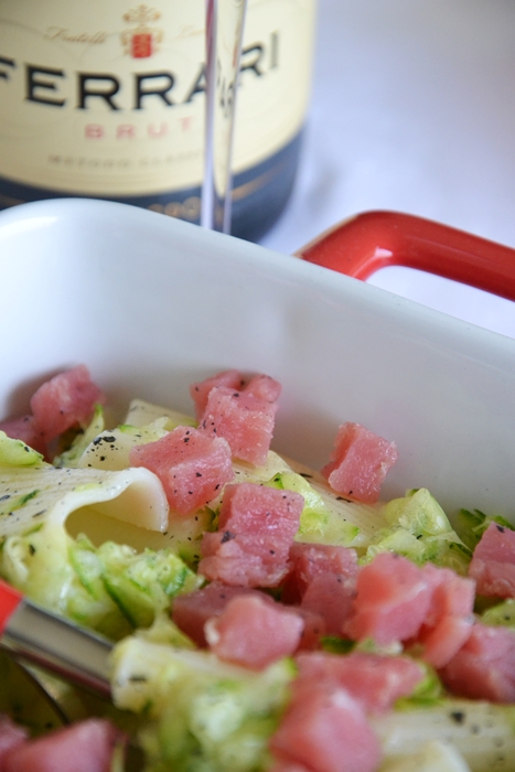 insalata di pasta con tartare di tonno e zucchine all'arancia