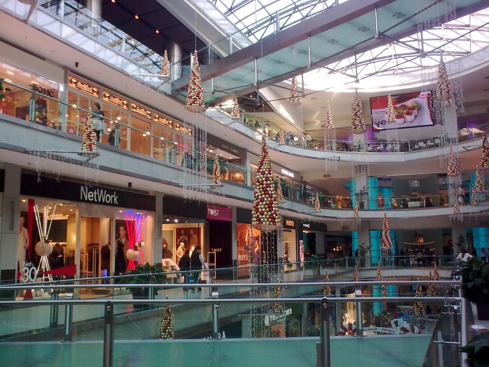 All Stores in Palladium Mall at Lower Parel It houses more than 70 international brands