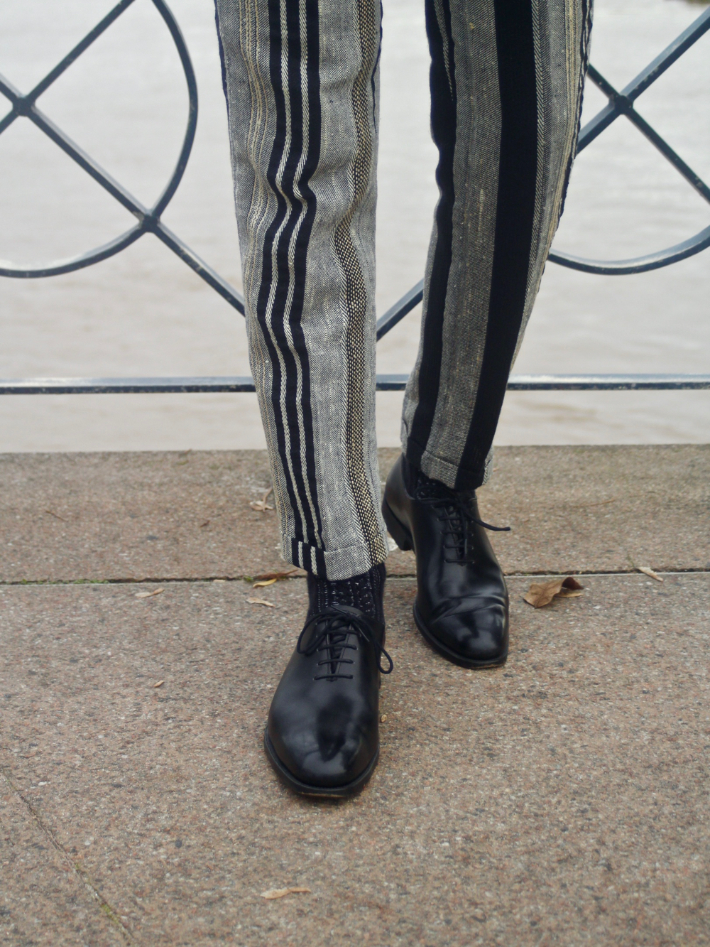 blog-mode-homme-style-elegant-masculin-smart-preppy-michel-axel-alfred-sargent-chaussure-richelieu-luxe-anglaise-cuir-noir-pull-chachemire-travail-business-chic-dandy-traditionnel