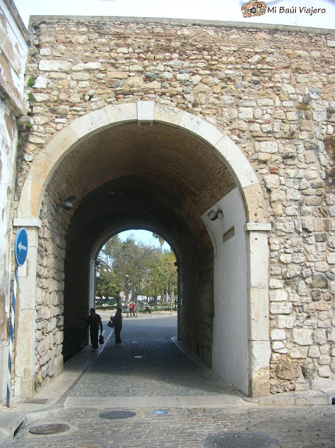 Puerta árabe del S. XI, arco de cerradura más antiguo de Portugal