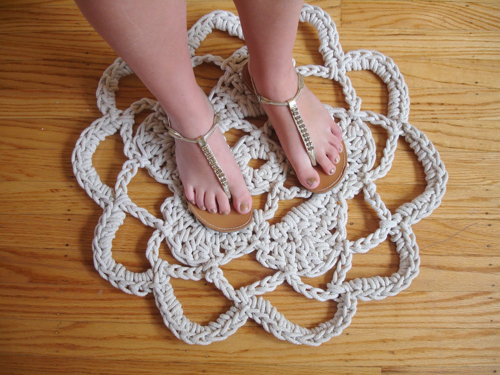 field wonderful: yarn along: rope doily rug