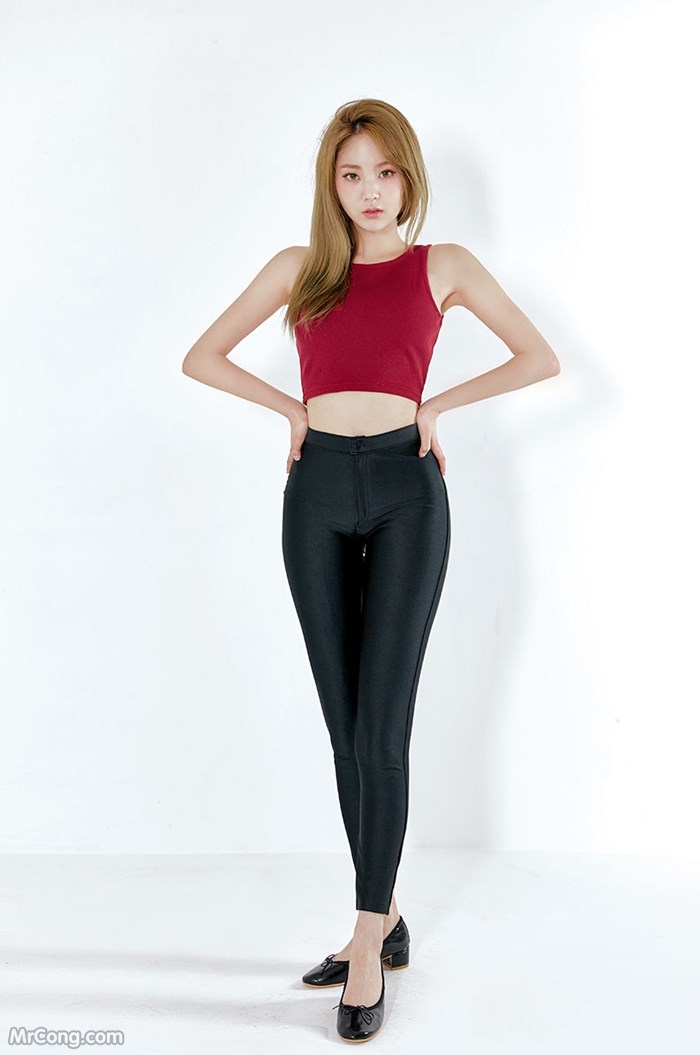 Lee Chae Eun beauty shows off her body with tight pants (22 pictures) photo 1-4