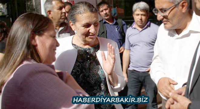 DBP'li belediye başkanı Birsen Kaya Akat partisinden ihraç edildi DBP'li belediye başkanı Birsen Kaya Akat partisinden ihraç edildi
