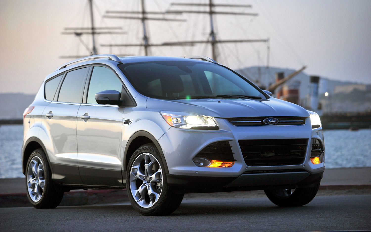ESTEBAN ON CARS: Comparación: Ford Escape 2013 Vs. Mazda CX-5 2013