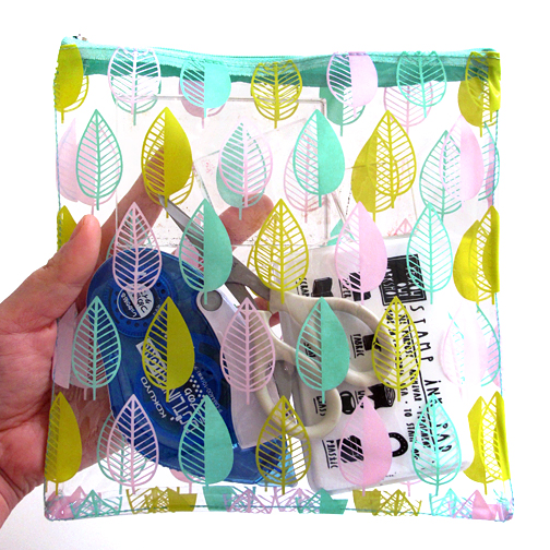 MB in SD ワッフルフラワークラフトのスタンプ、イエローアウルワークショップのインクパッド、ペブルス、クレートペーパーのバレンタイン