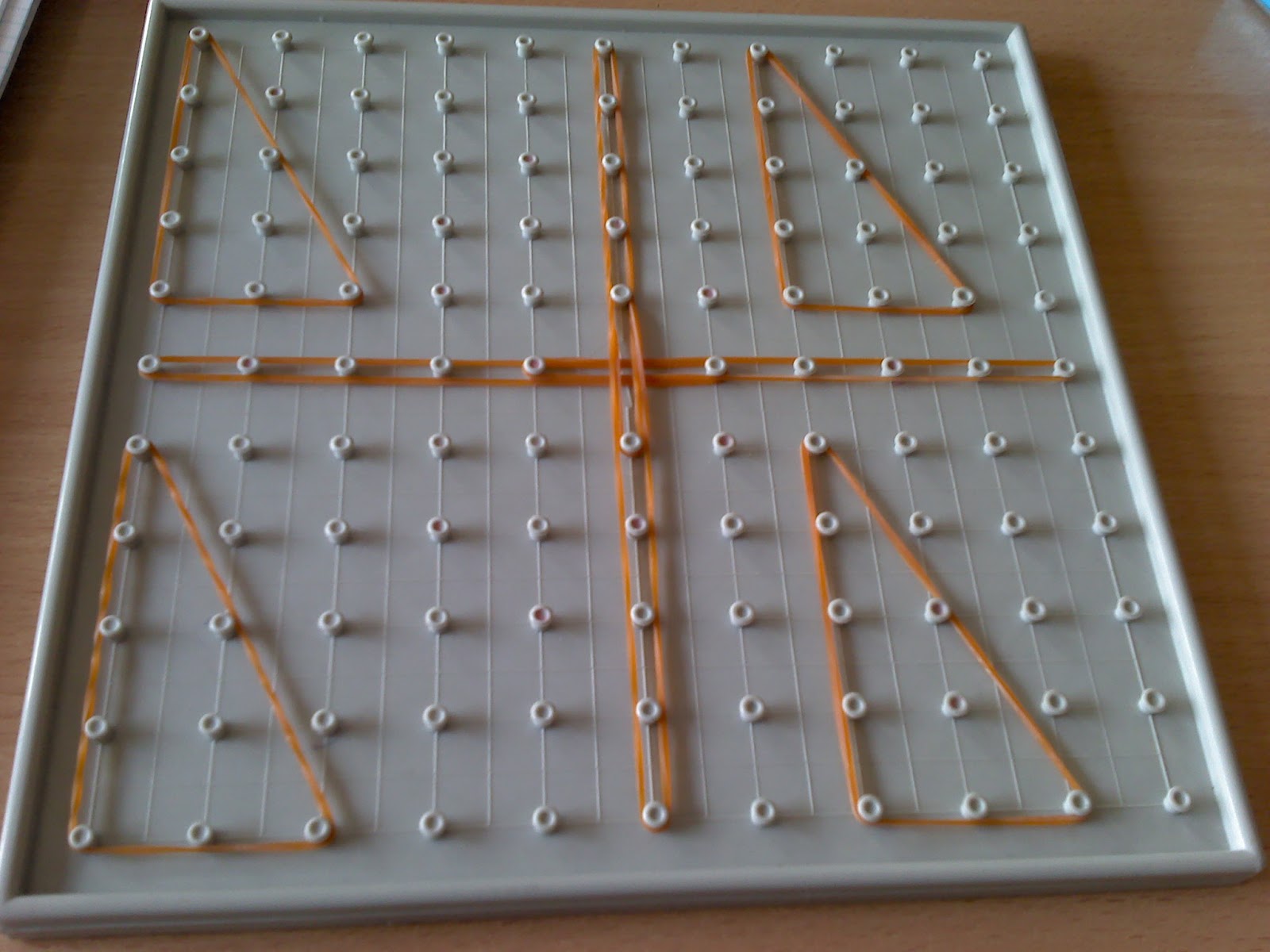 Ćwiczenia matematyczne - spróbuj i Ty!: Geoplan