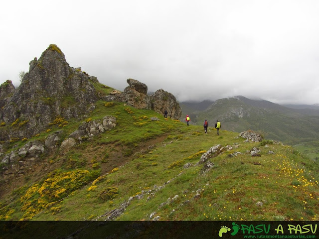 Camino al cordal de la Loba