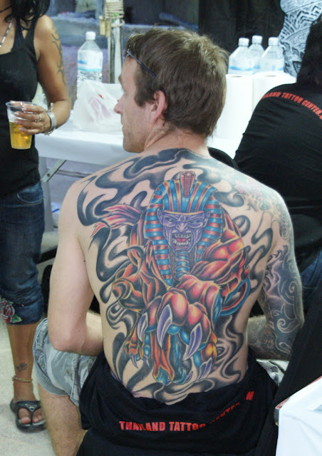 Assustador Egipcio Tatuagem Nas Costas