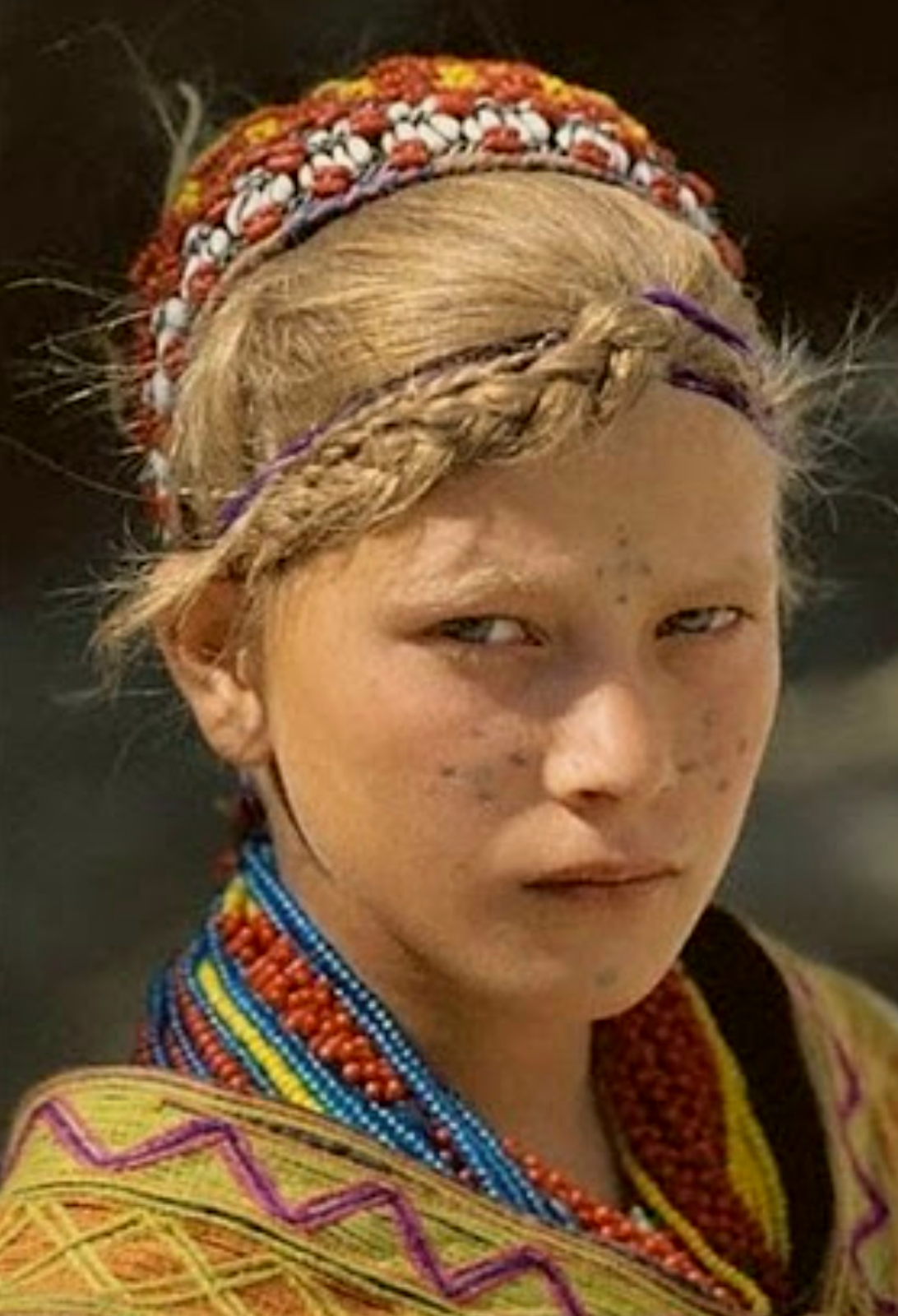 White tribe. Калаши Нуристан. Племя калаши в Пакистане. Пуштуны калаши Памирцы. Памирцы калаши.