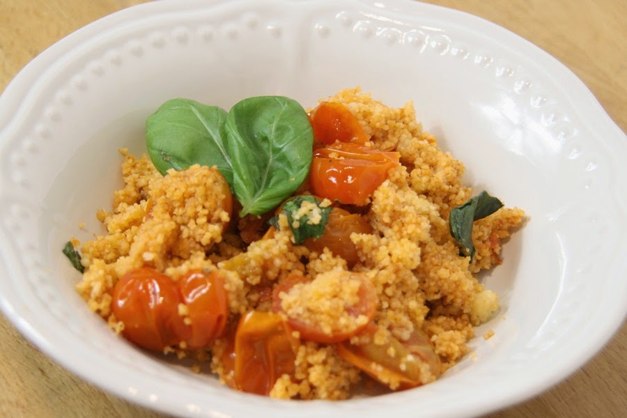 Sekundentakt: Couscous mit Pesto und Tomaten