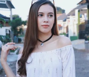 Biodata dan Foto Annette Edoarda Lengkap - Kumpulan Sipnosis Dan Foto