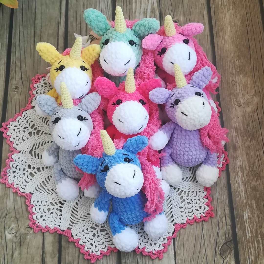 Вязаный единорог крючком