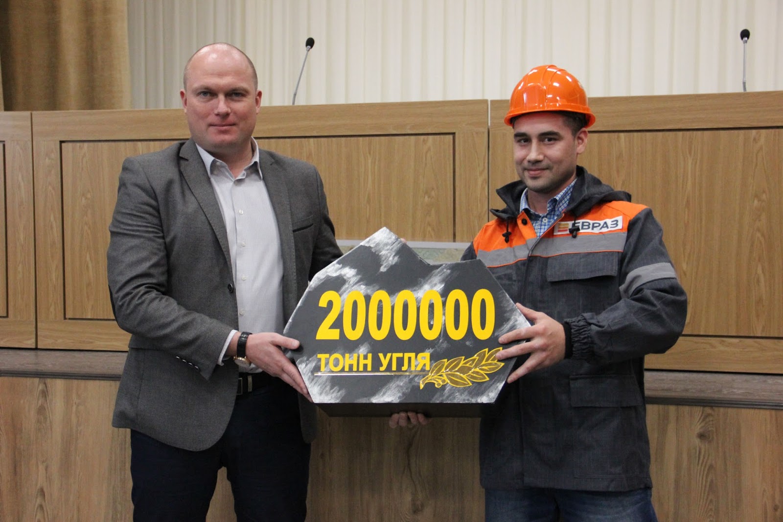 угольного департамента ао «арселор миттал темиртау». директор угольной шахты. угольная шахта 19 век донецк. шахта распадская междуреченск. директор угольной шахты.