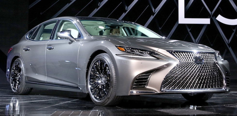 レクサス、フルモデルチェンジした新型「LS」を世界初披露!■新型「レクサスLS」をデトロイトモーターショーで発表。