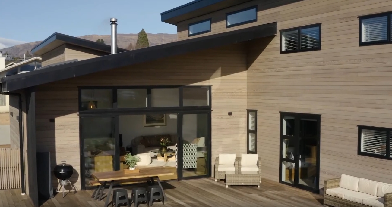 10 Photos vs. 35 Roche Street, Wanaka, Central Otago - High End Home & Interior Design Tour