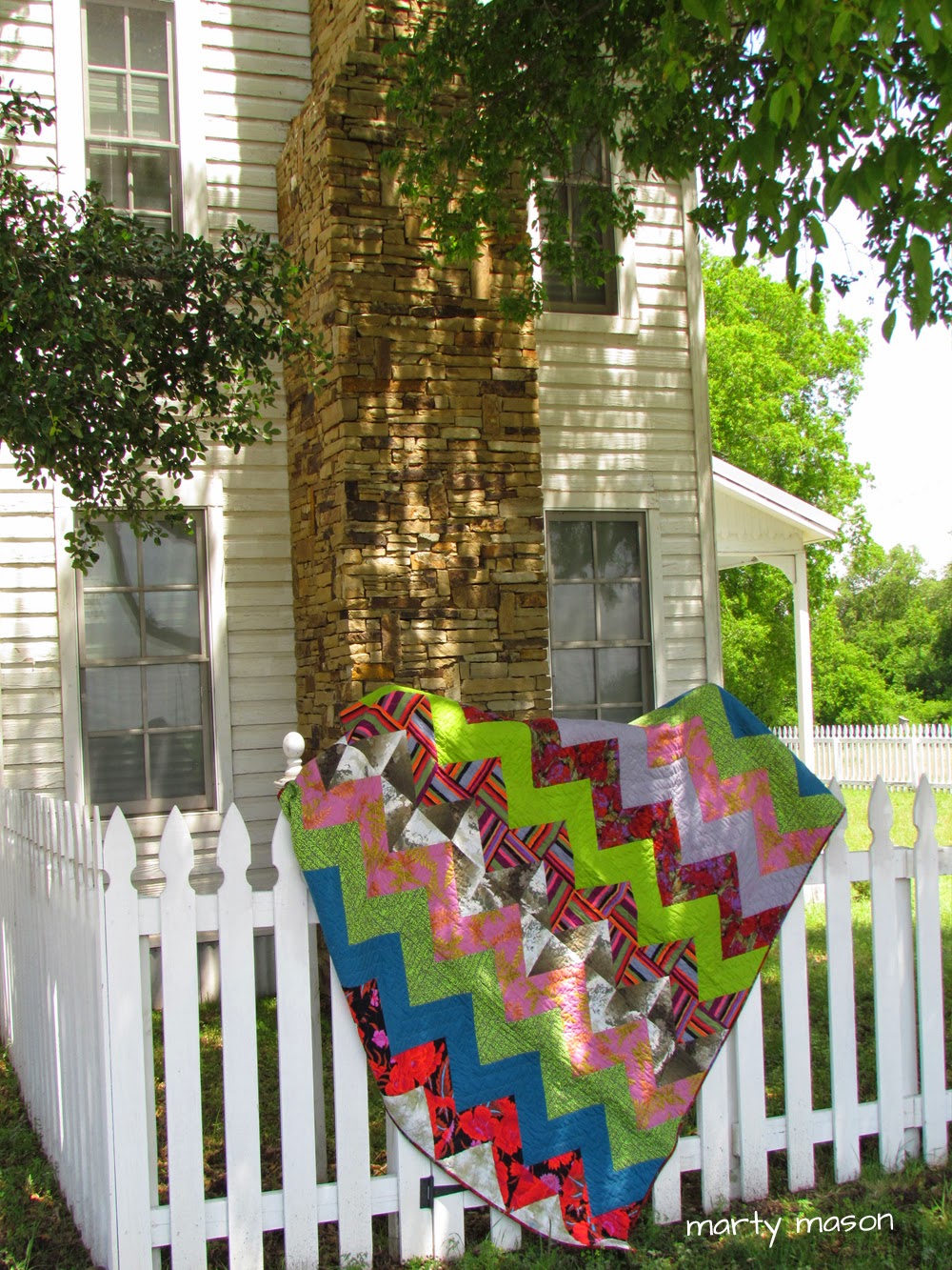 Modern ZigZag Quilt pieced by Marty Mason quilted by Hannah Marie Lee