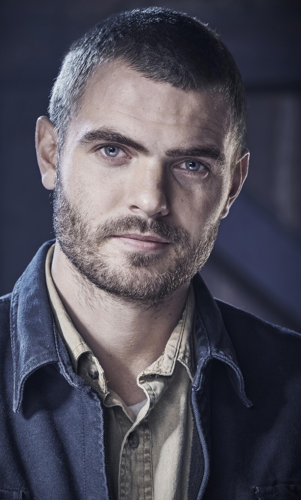 Films Et Séries Tv Avec Alex Roe SIREN Series Trailers, Promos, Clips, Featurettes, Images and Posters