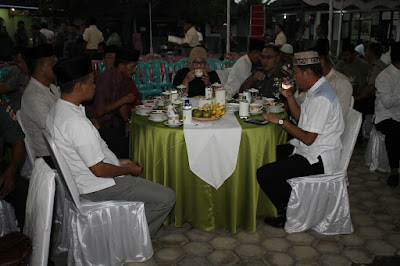 KODIM SRAGEN BUNGKUS KOMSOS DENGAN BUKA PUASA BERSAMA