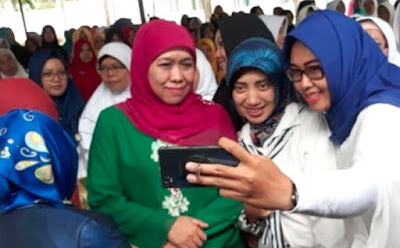 Safari ke Jember, Cagub Khofifah Janji Akan Sekolahkan Guru Madin Hingga S2 Safari ke Jember, Cagub Khofifah Janji Akan Sekolahkan Guru Madin Hingga S2