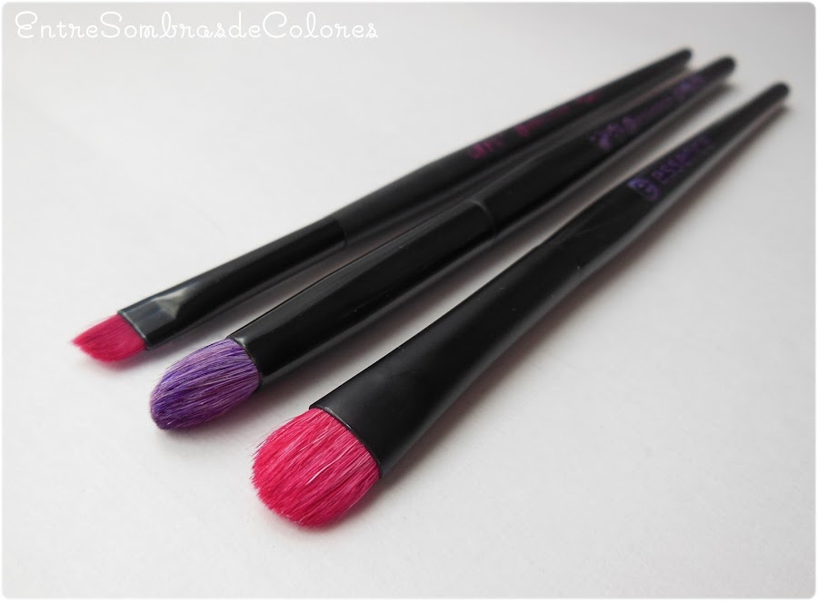 brochas y pinceles maquillaje Essence