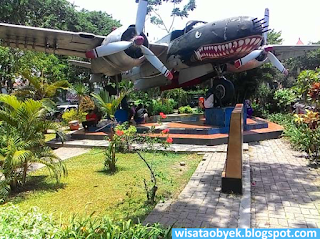 Taman Prestasi Surabaya pesawat tempur