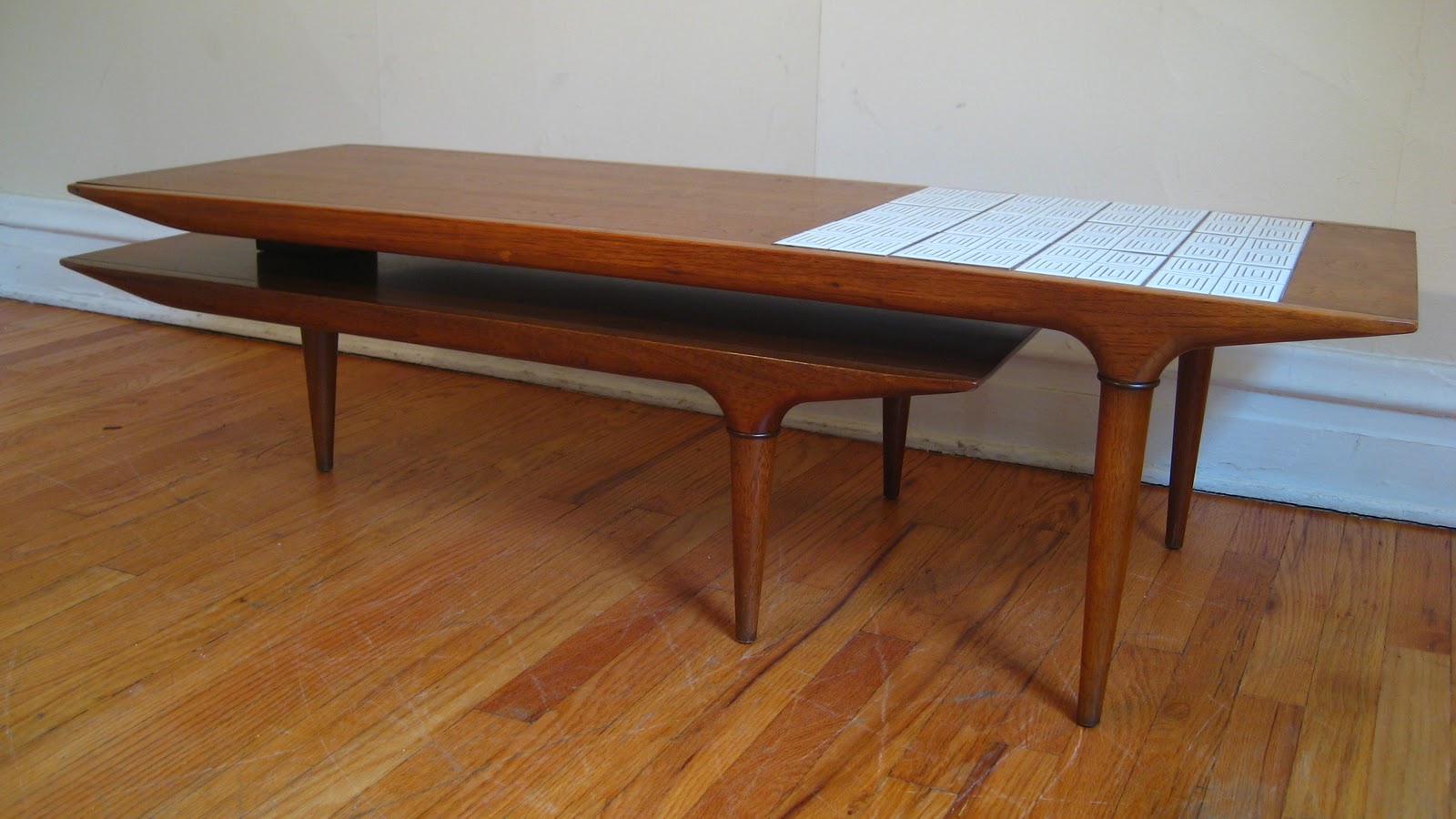 flatout design Lane Swivel Coffee Table