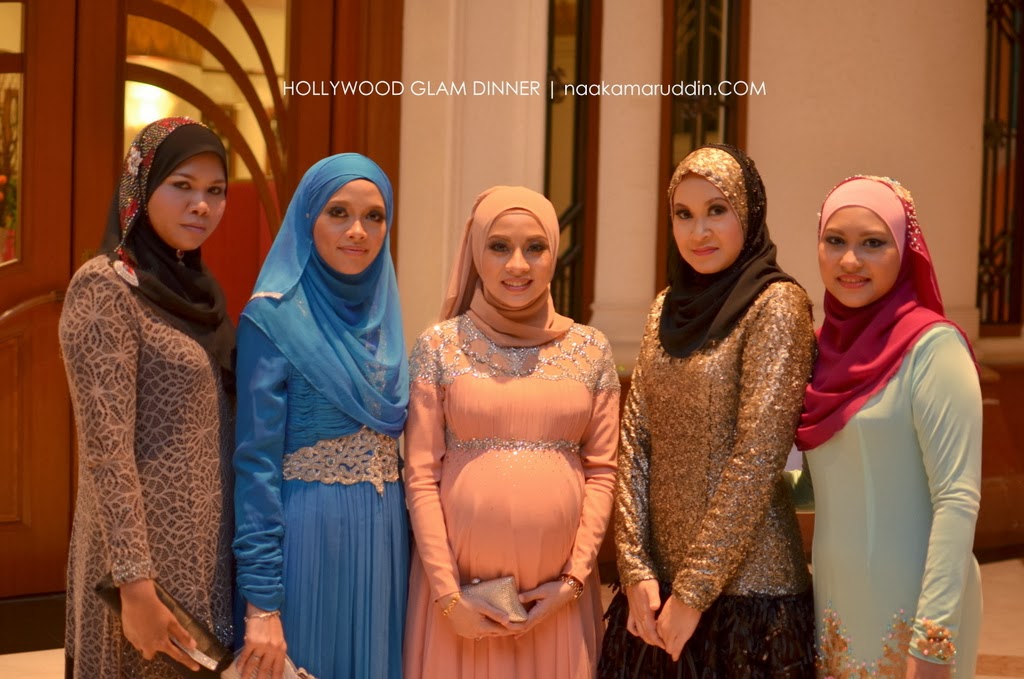 pakaian pernikahan glamor