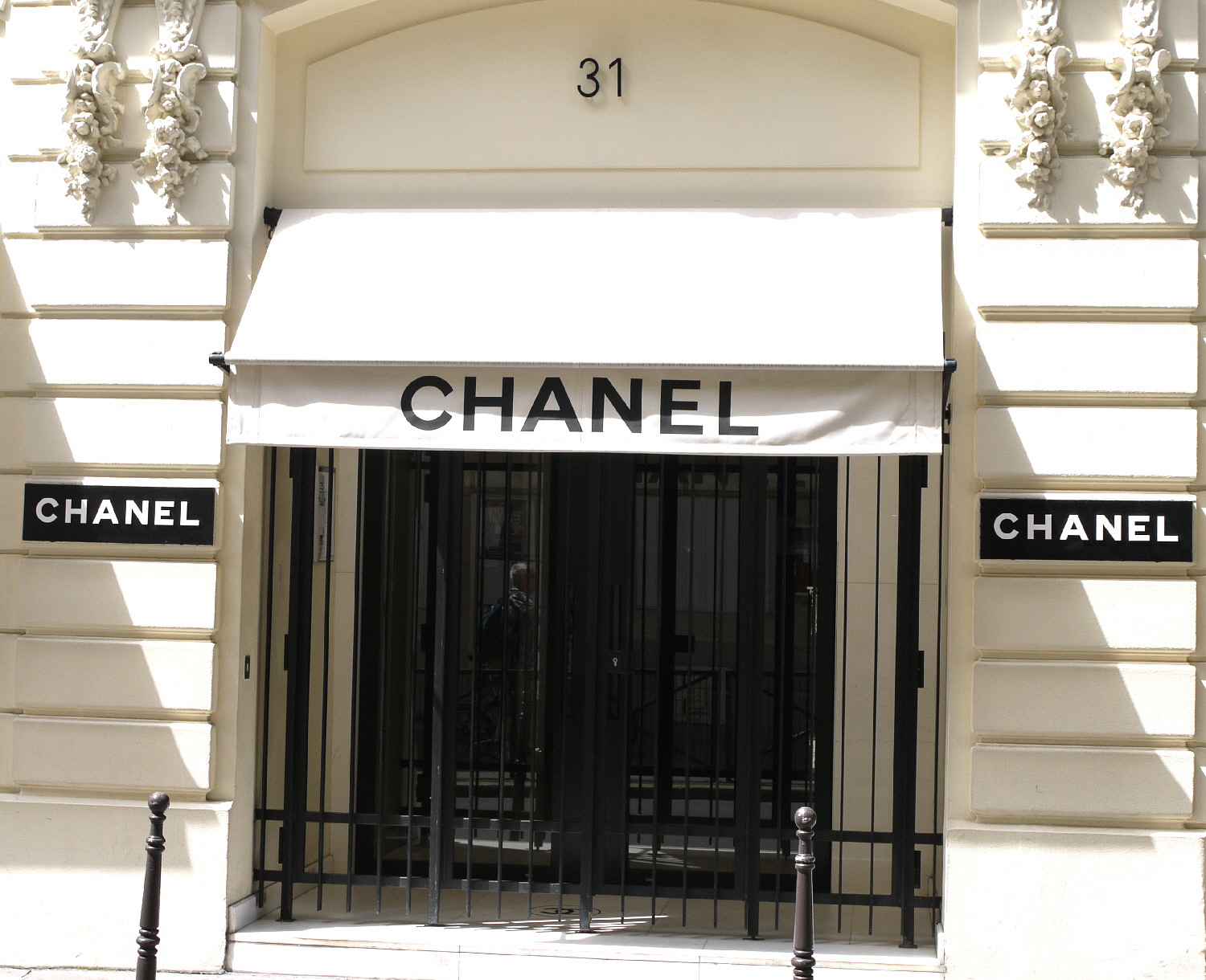 Category - Beautiful: Monday... Rue Cambon and red lipstick