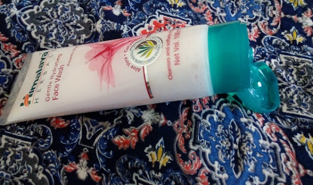HIMALAYA HERBALS GENTLE HYDRATING FACE WASH REVIEW, PICTURES & SWATCHES