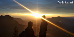 pemandangan sunrise di lokasi wisata gunung bromo