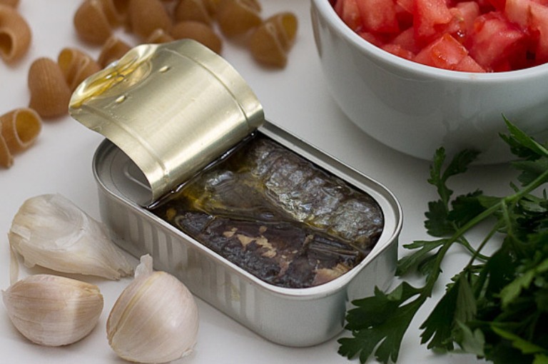 Enjoying Sardine Olive with High Quality Virgin Olive Sardine Fish