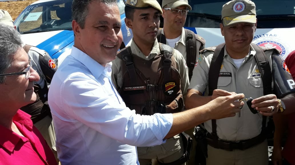 Rui Costa entrega quatro novas viaturas para a 24ª CIPM de Jacobina