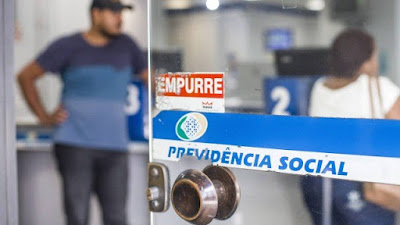 Aposentados e pensionistas do INSS terão o menor reajuste da era Real em 2018 Aposentados e pensionistas do INSS terão o menor reajuste da era Real em 2018