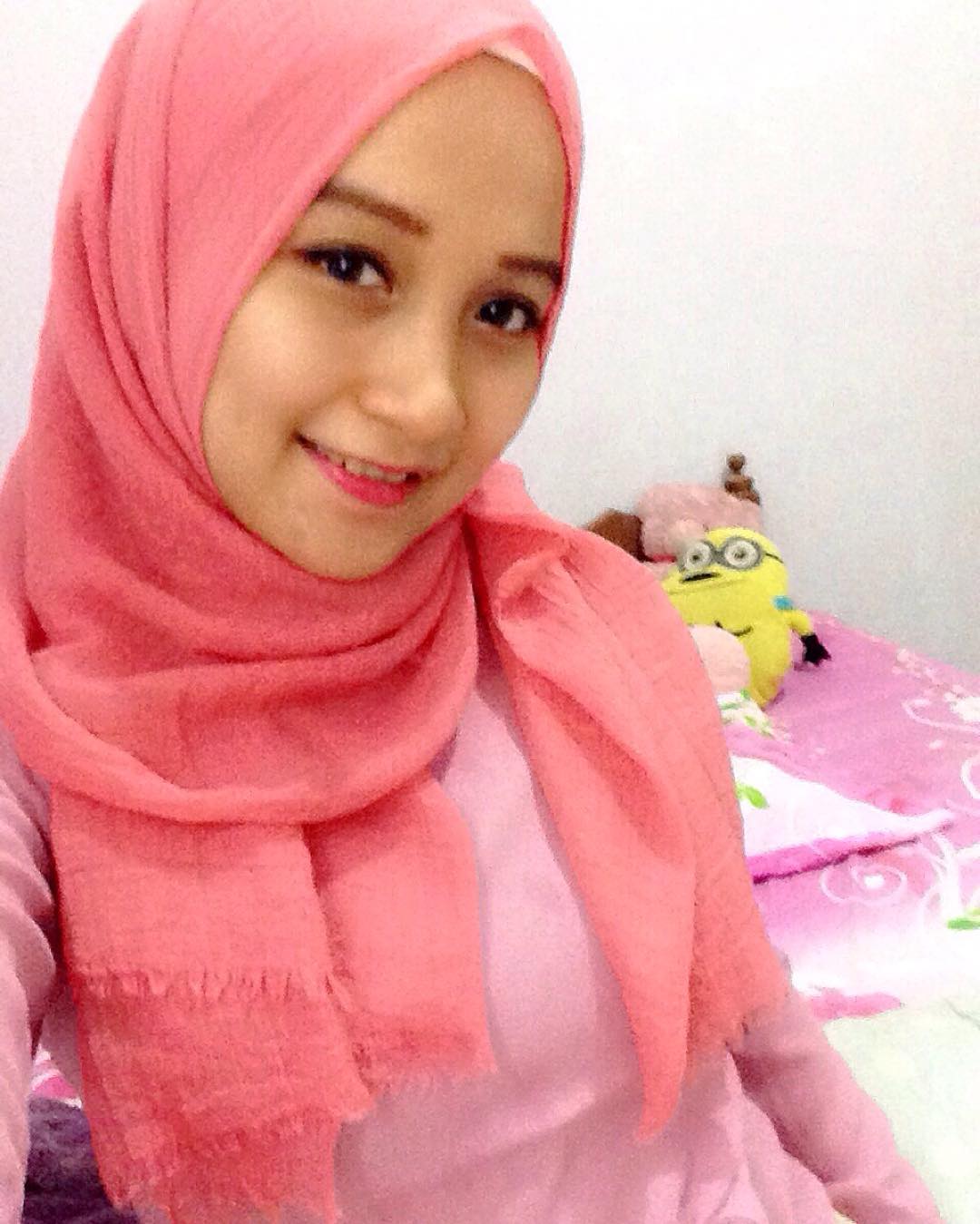 Mama Muda Berjilbab cantik manis Dan Gemesin - Republic Renger Cantik