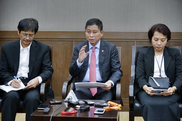 Pengambilalihan%2BFreeport%2BDilakukan%2Bdi%2BEranya%252C%2BMenteri%2BESDM%2BJonan-%2BPerundingan%2BSebelumnya%2BTidak%2BJadi%2BDasar