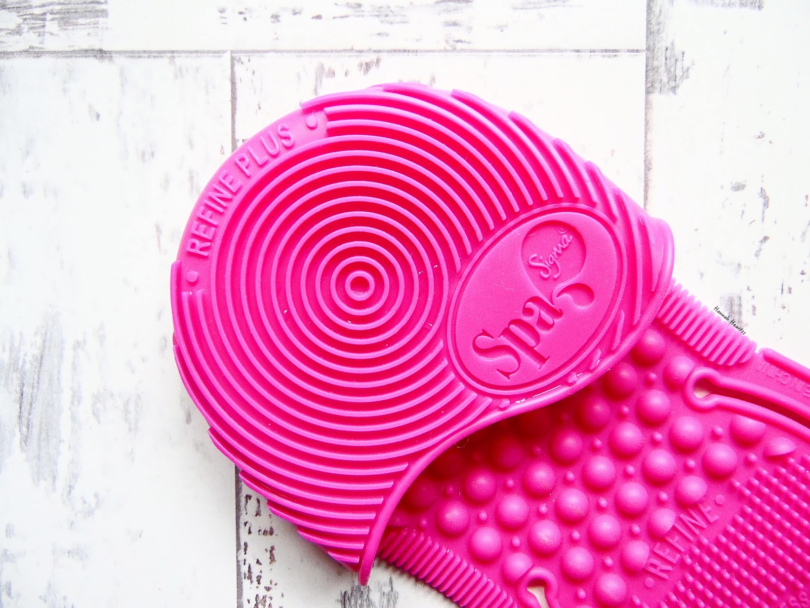 Sigma Spa Express Brush Cleaning Glove — Hannah Heartss