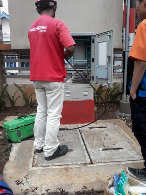 Menyambungkan Kabel Fiber Optik Pada Kotak ODP - Gateway IlmuMenyambungkan Kabel Fiber Optik Pada Kotak ODP - Gateway Ilmu Menyambungkan Kabel Fiber Optik Pada Kotak ODP - Gateway Ilmu