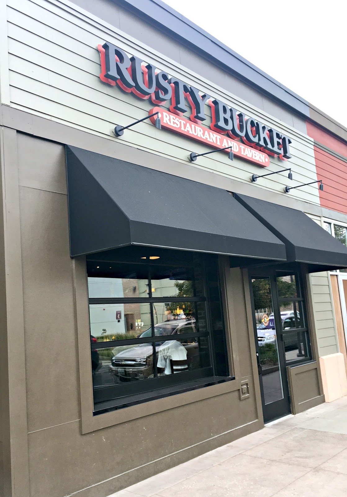 The Rusty Bucket Orchard a New Denver Resturant We Got The Funk