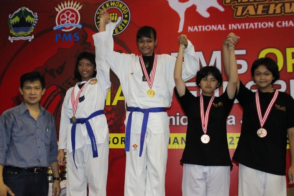Taekwondo Karanganyar Juara Umum 2 Kejuaraan PMS Open Piala Gubernur