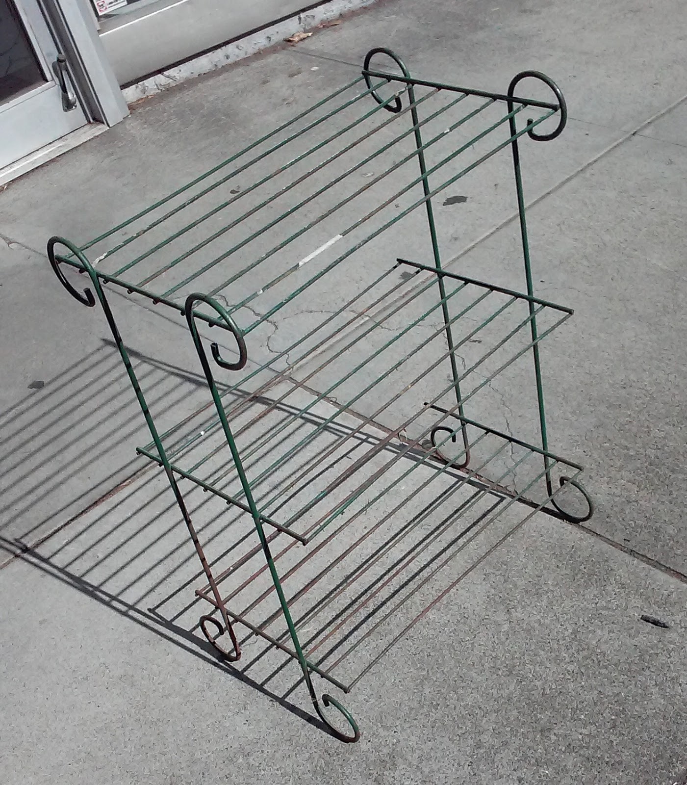 UHURU FURNITURE & COLLECTIBLES SOLD 2870 Vintage Metal Plant Shelf 12