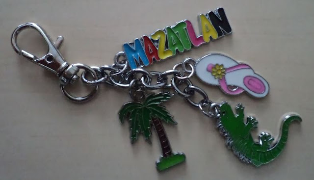 mazatlan zipper pull