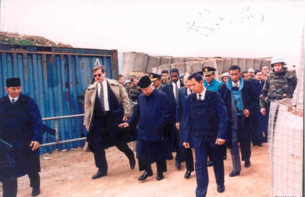 SEJARAH INDONESIA: Penyimpangan-Penyimpangan Pemerintah Pada Masa