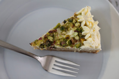 Lemon and pistachio Love Cake (gluten free)