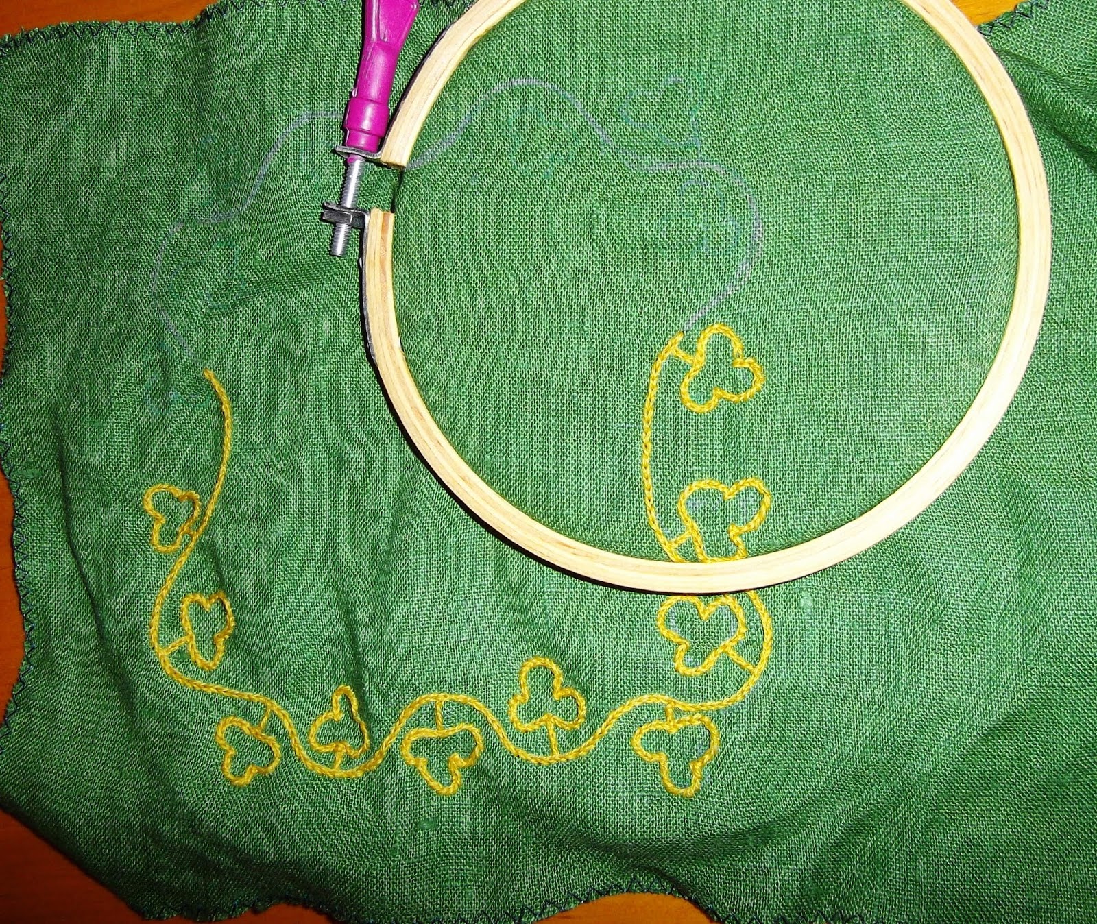 broider-me-bethan-trefoil-pattern-linen-pouch