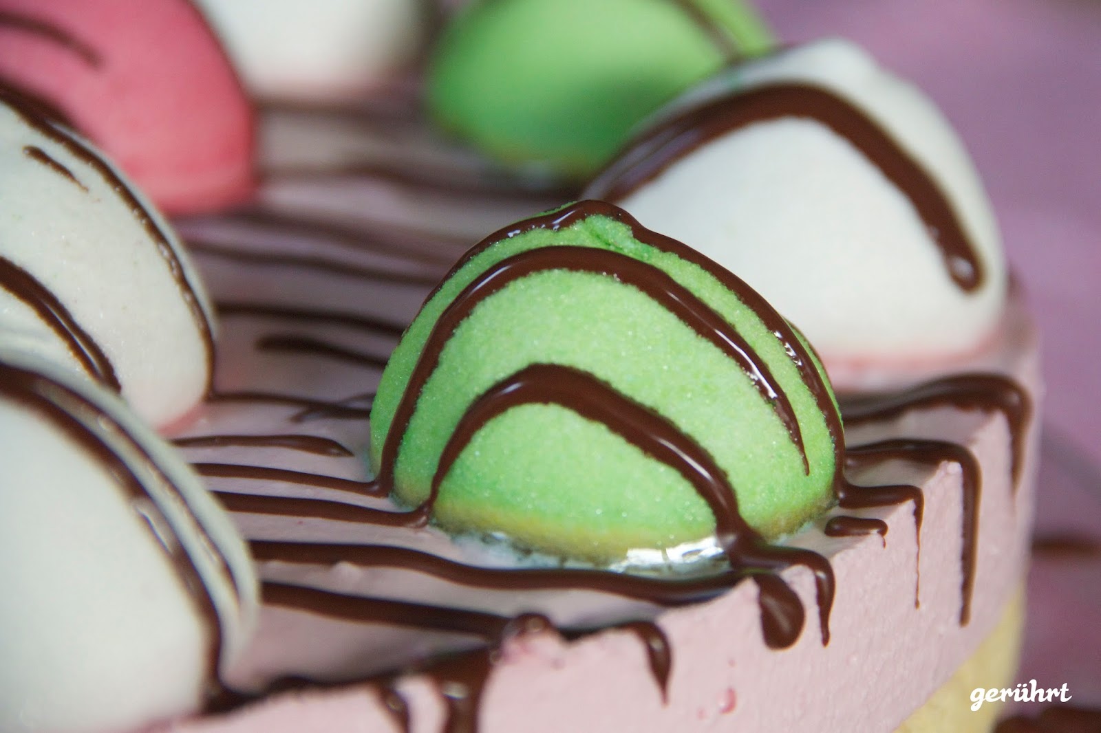 gerührt cakes&amp;catering: Bunte Himbeer-Marshmallow-Torte