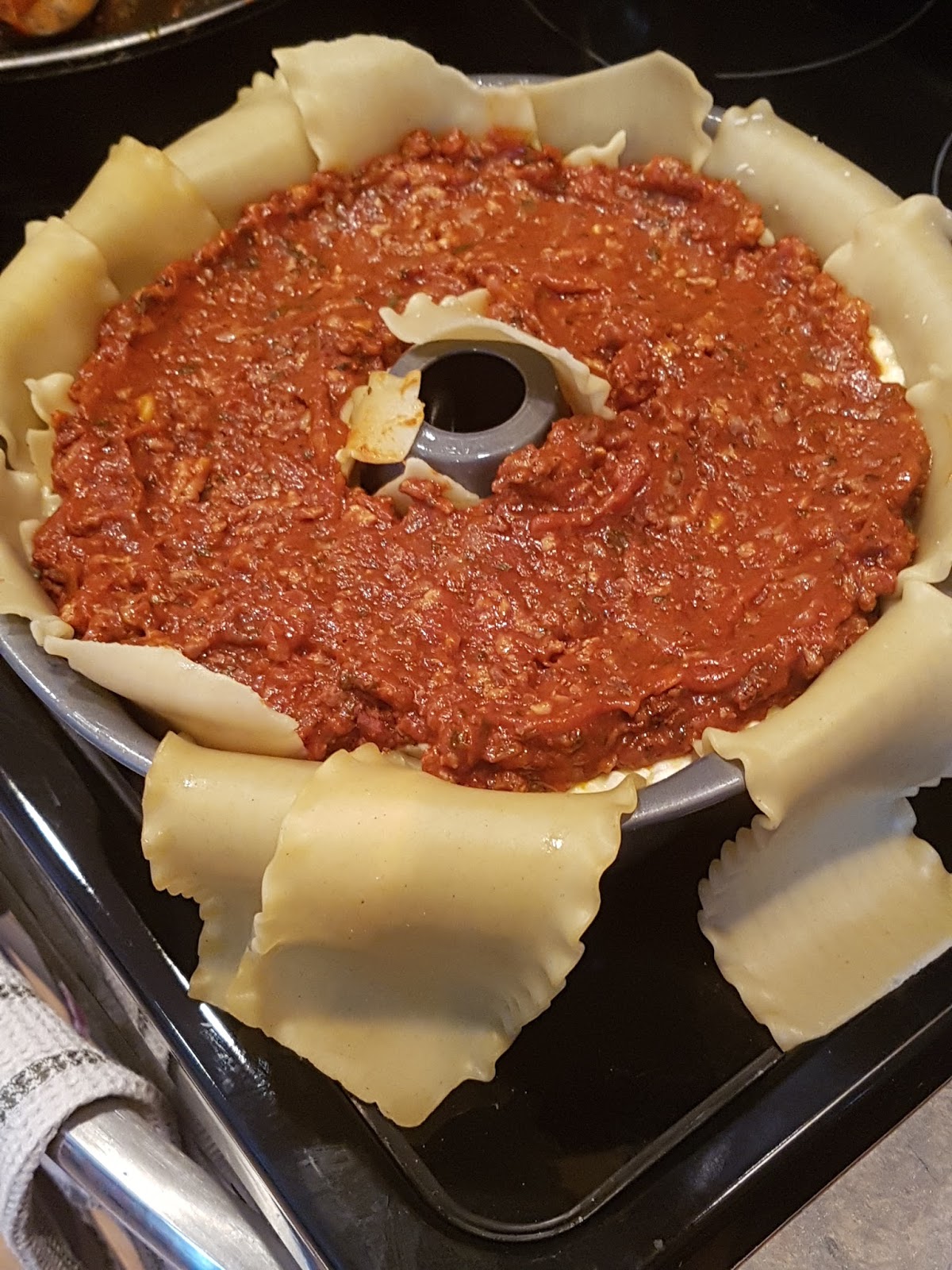 i like to cook Ugly dinner bundt pan lasagna