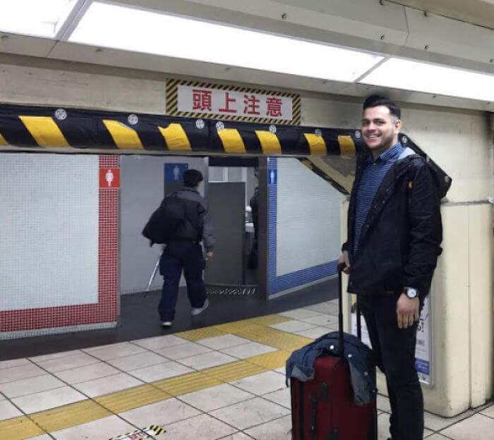 30 Time Tourists In Japan Were Too Tall For It