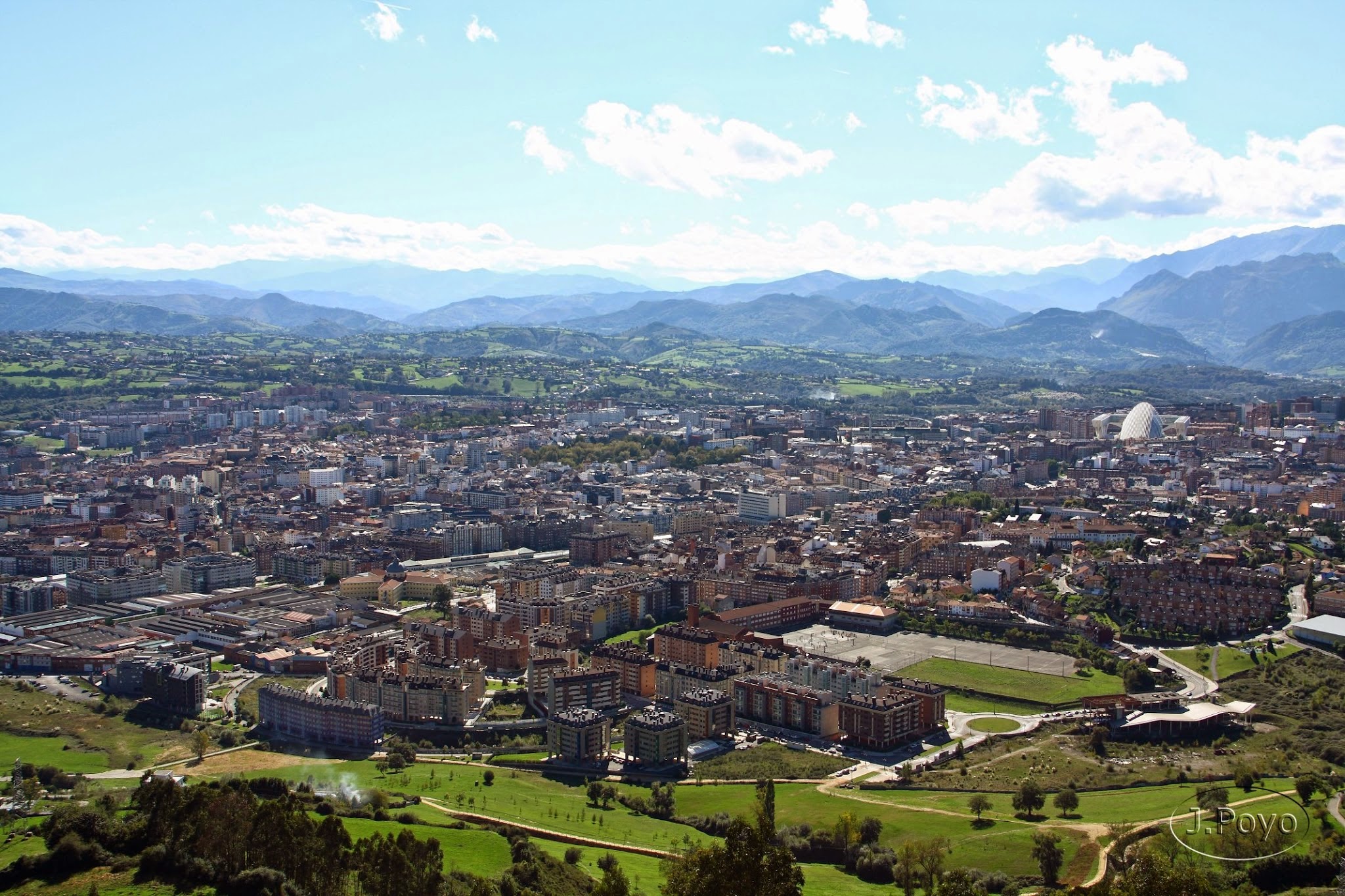 Vistas a Oviedo desde el Sagrado Corazón del Monte Naranco