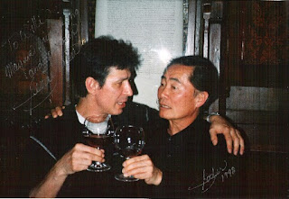 Willi Wiegand y George Takei en la convención "Galileo-7", en 1998 en Goslar, Baja Sajonia (Alemania)